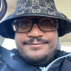 Meet your Posher, Derrick